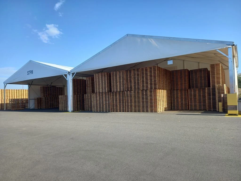 empilement de palettes en bois